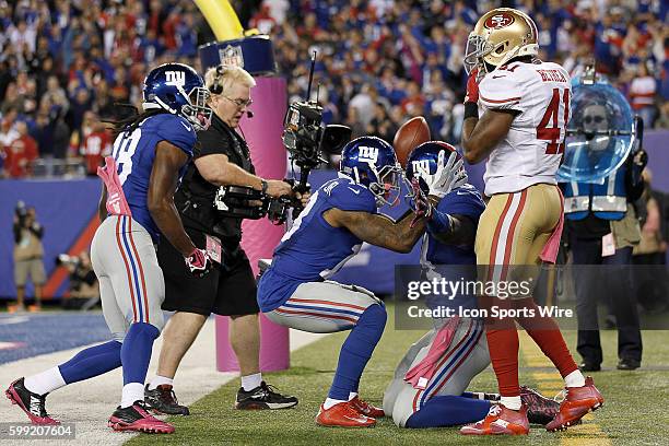 New York Giants Tight End Larry Donnell [15613] celebrates with New York Giants Wide Receiver Odell Beckham [11114] and teammates after catching a...