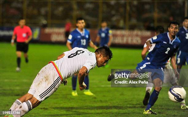 Angel Sepulveda of Mexico heads the ball to score during a match between El Salvador and Mexico as part of FIFA 2018 World Cup Qualifiers at...