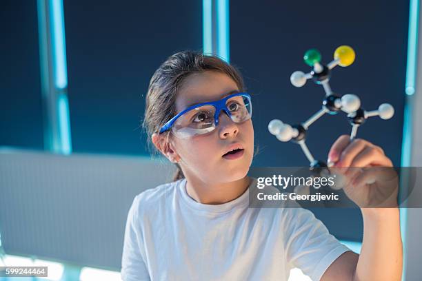 il mondo di molecole - laboratorio chimico molecola foto e immagini stock