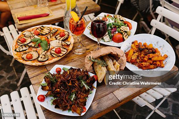 italian food at an italian restaurant in rome - italiaans eten stockfoto's en -beelden