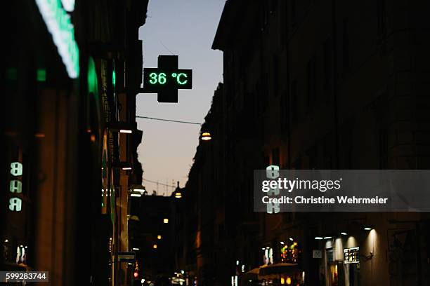 heatwave - 36 degrees celsius on a sign in rome at dusk - heat wave stock pictures, royalty-free photos & images