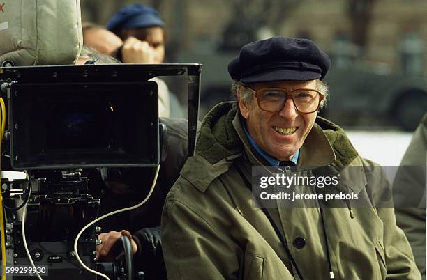 French director Claude Pinauteau on the set of his movie La Neige et le Feu .