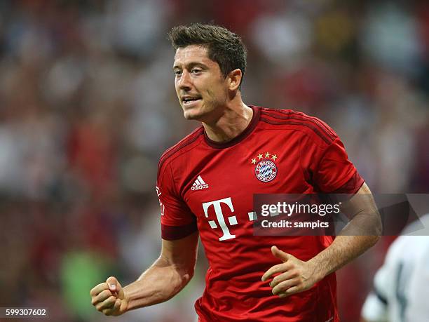 Jubel des Torschützen Robert Lewandowski Fussball Bundesliga Saison 2015 / 2016 Vorbereitungsturnier