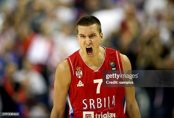 Jubel von Bogdan Bogdanovic Euro Basket 2015 : Spain - Serbia