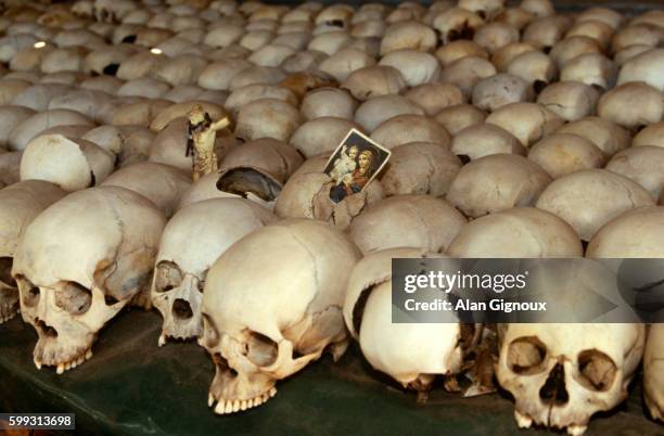 the rwandan genocide - rwanda photos et images de collection