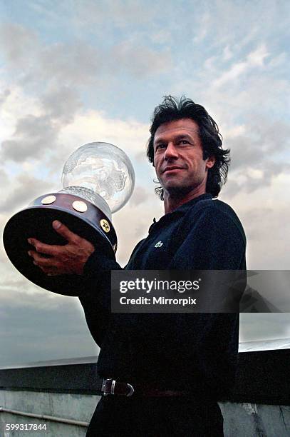 Cricket World Cup 1992 - Australia: Final: England v. Pakistan at Melbourne. Pakistan won by 22 runs. Pakistan 249-6 ; England 227 . Imran Khan with...