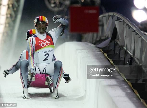 Silbermedaille Gewinner Andre Florschuetz und Torsten Wustlich Rodeln Doppelsitzer Herren Ziel olympische Winterspiele in Turin 2006 olympic winter...