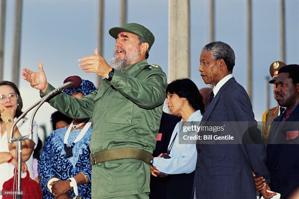 Fidel Castro and Nelson Mandela at News Conference