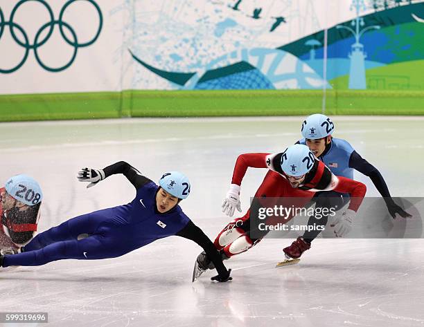 Francois-Louis Treblay fliegt raus , Si-Bak SUNG , Charles hemelin , Apolo Anton Ohno Olympische Winterspiele 2010 in Vancouver Shorttrack 500m...