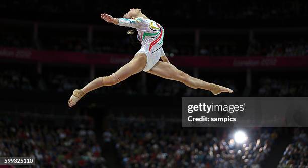 Olympiasiegerin Linlin DENG Olympische Sommerspiele 2012 London : Turnen Frauen Schwebebalken Finale North Greenwich Arena Olympic Summer Games 2012...