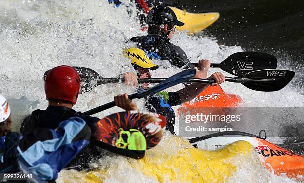 Spiel der Kanuten um den King of Wave Kanu ICF Freestyle WM 2011 in Plattling