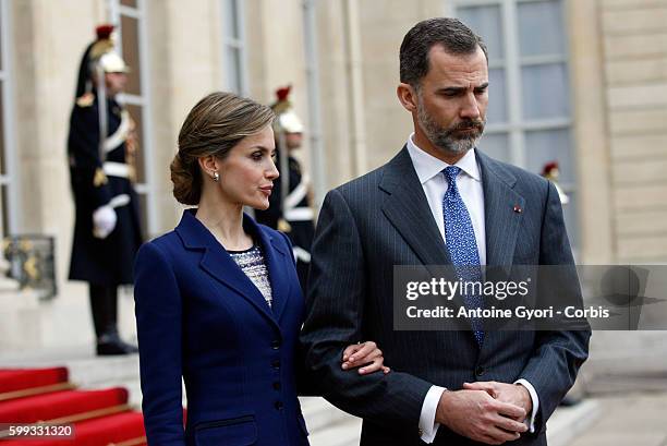 King Felipe of Spain, flanked by Queen Letizia, French President Francois Hollande are delivering a speech at the Elysée palace following the crash...