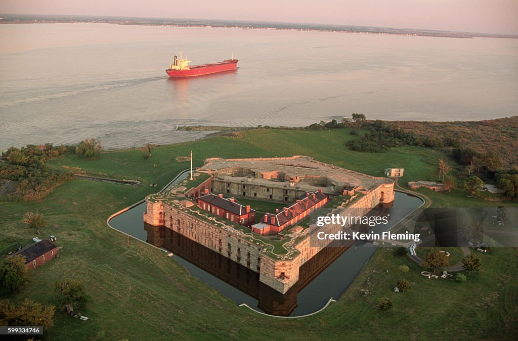 Fort Delaware and the Delaware River