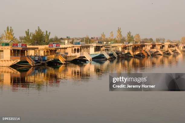 houseboats on dal lake - kashmir stock pictures, royalty-free photos & images