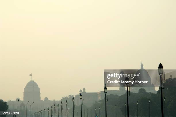 rashtrapati bhavan and the secretariat building - air pollution delhi stock pictures, royalty-free photos & images