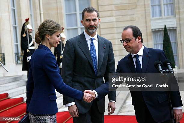 King Felipe of Spain, flanked by Queen Letizia, French President Francois Hollande are delivering a speech at the Elysée palace following the crash...