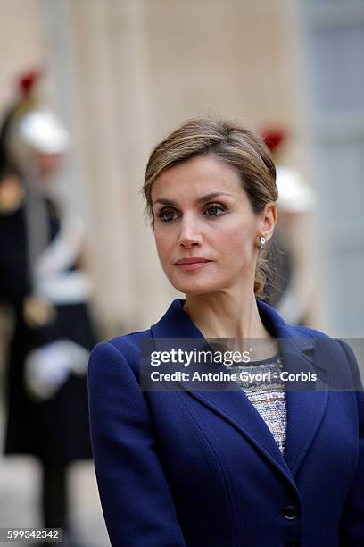 King Felipe of Spain, flanked by Queen Letizia, French President Francois Hollande are delivering a speech at the Elysée palace following the crash...