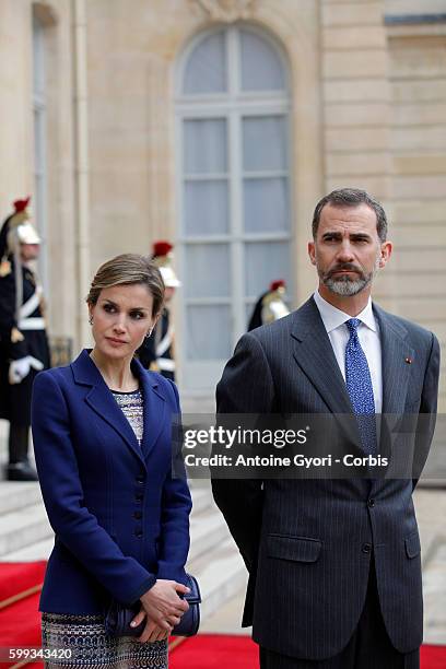 King Felipe of Spain, flanked by Queen Letizia, French President Francois Hollande are delivering a speech at the Elysée palace following the crash...