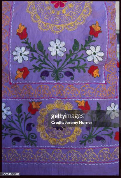 decorative embroidered textiles - asia central fotografías e imágenes de stock