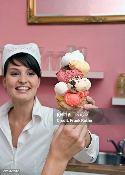 woman serving ice cream - ice cream shop stock pictures, royalty-free photos & images