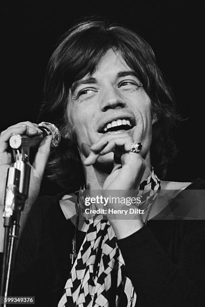 Mick Jagger Singing in Concert