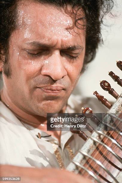 Indian musician Ravi Shankar plays the sitar in a 1967 concert at a music school in Los Angeles.