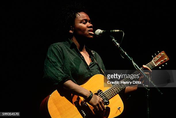 Tracy Chapman performs during the Los Angeles stop of the "Human Rights Now!" world tour.