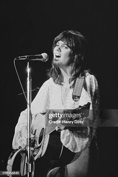 Musician Linda Ronstadt performs at the Santa Monica Civic Auditorium.