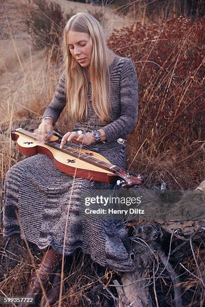 Joni Mitchell Playing a Dulcimer