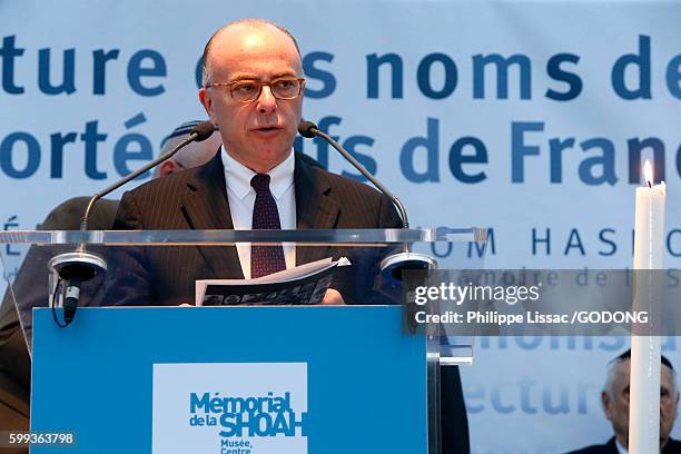 yom hashoah, holocaust day. reading the names of victims at the paris holocaust memorial interior minister bernard cazeneuve. - holocaust victims stock pictures, royalty-free photos & images