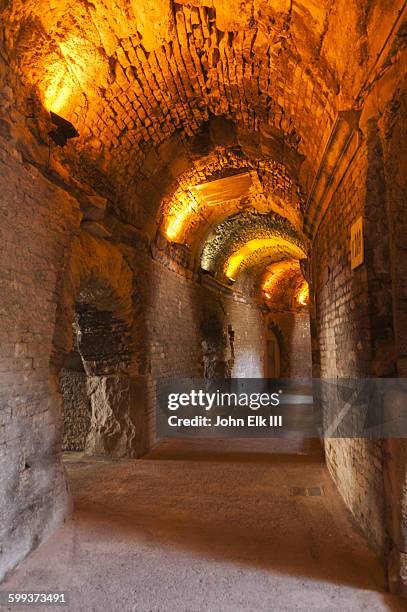 arenes amphitheater, 70 ad - nîmes stock-fotos und bilder