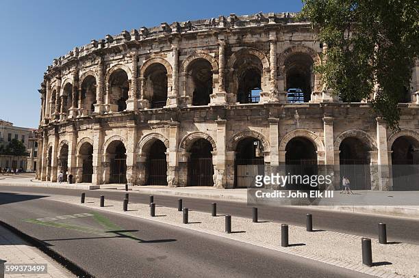 arenes amphitheater, 70 ad - arène de nîmes photos et images de collection