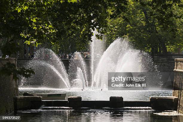 les jardins de la fontaine - gard stock-fotos und bilder