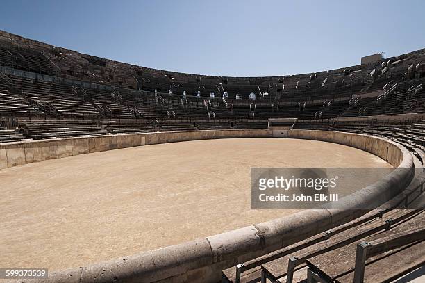arenes amphitheater, 70 ad - nîmes stock-fotos und bilder