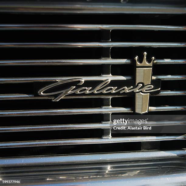 ford galaxie car grill close up - galaxie 個照片及圖片檔