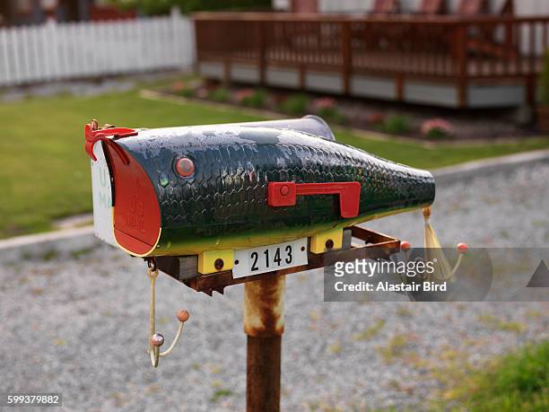 mailbox shaped like a fish, canada - albert fish stock-fotos und bilder