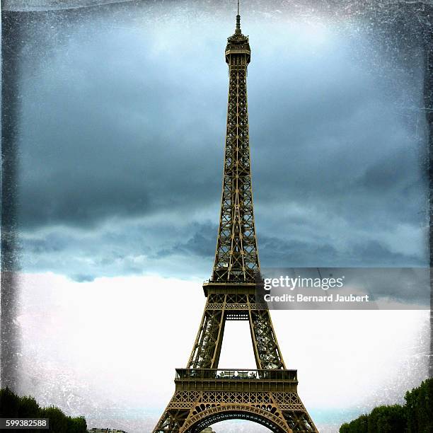 eiffel tower, paris, france, europe - art-effect image - bernard jaubert stock pictures, royalty-free photos & images