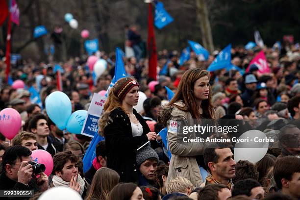 Hundreds of thousands march through the French capital over planned legislation permitting same-sex marriage. Protesters travelled from all over the...