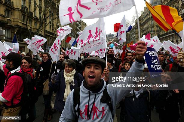 Hundreds of thousands march through the French capital over planned legislation permitting same-sex marriage. Protesters travelled from all over the...