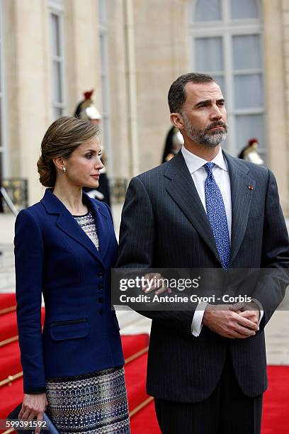 King Felipe of Spain, flanked by Queen Letizia, French President Francois Hollande are delivering a speech at the Elysée palace following the crash...