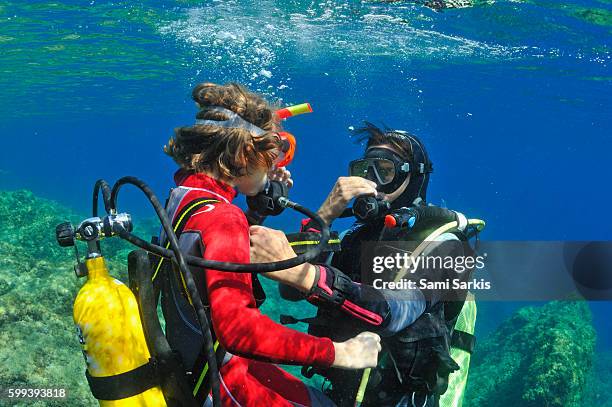 girl (aged 9) with her scuba diving instructor underwater, mediterranean sea, marseille, france, europe - scuba diving girl stockfoto's en -beelden