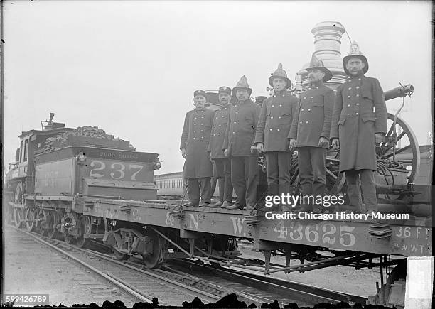 1900s Fire Engine 130 Chicago Fire Engine Stock Photos, High-Res Pictures, and Images ...