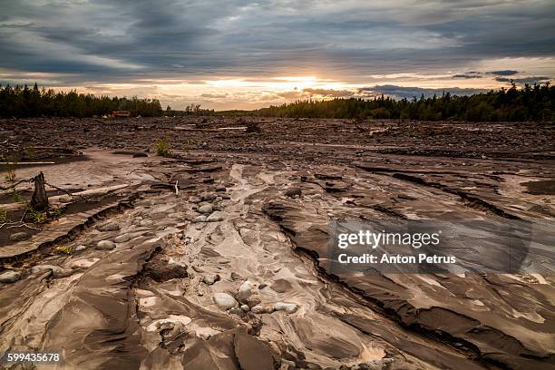 river studenaya. russia, kamchatka - kronotsky state biosphere reserve stockfoto's en -beelden