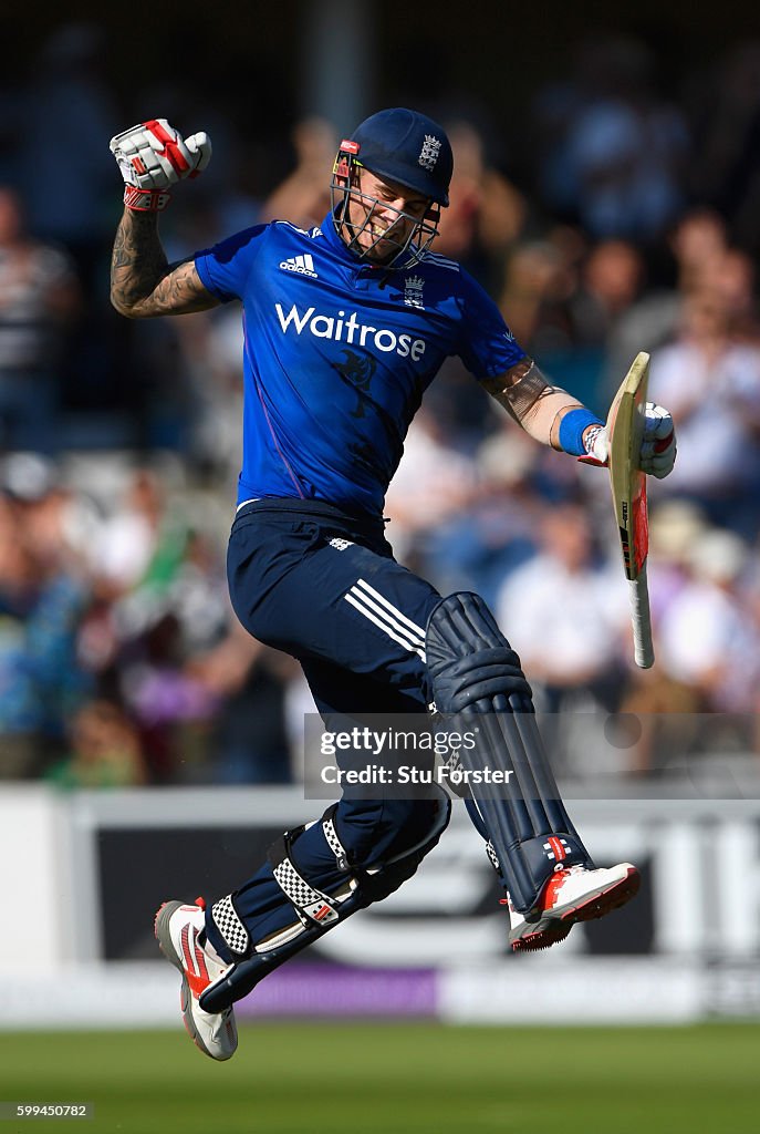 England v Pakistan - 3rd One Day International