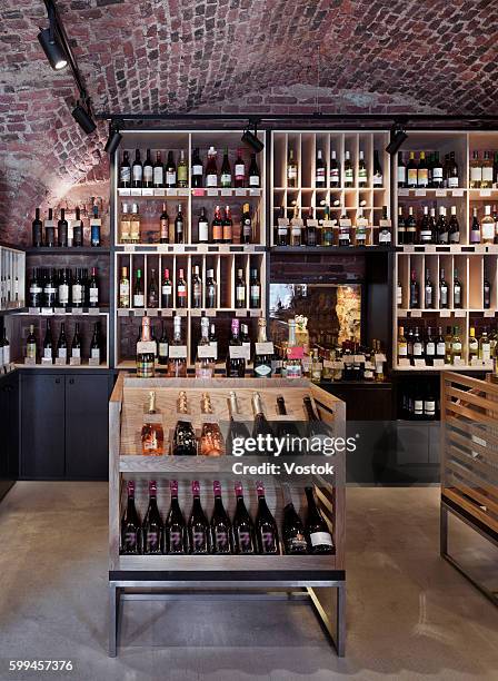 wine store and bar in st. petersburg - cave vin photos et images de collection