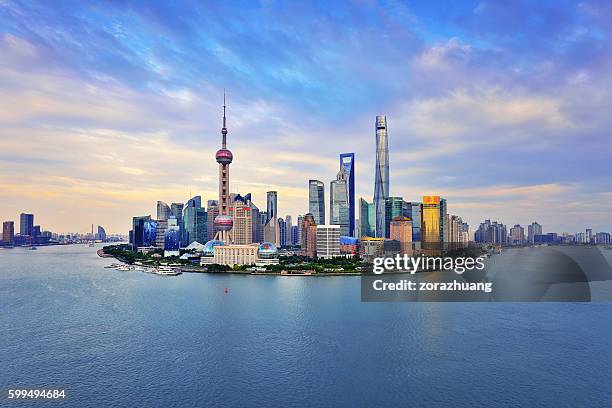 shanghai skyline panoramic at sunset - lujiazui stockfoto's en -beelden