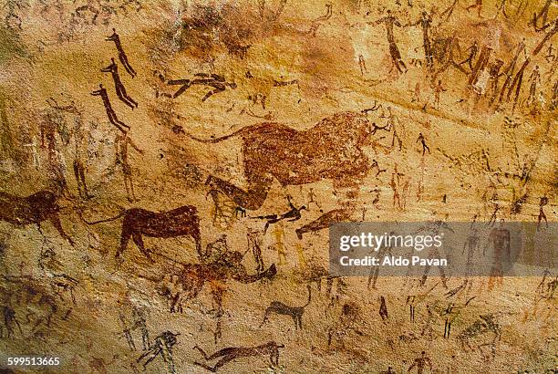 egypt, western desert, gilf kebir - pintura rupestre fotografías e imágenes de stock