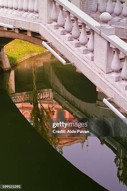 slovenia, ljubljana, tromostovje (triple bridge) - ljubljana stockfoto's en -beelden