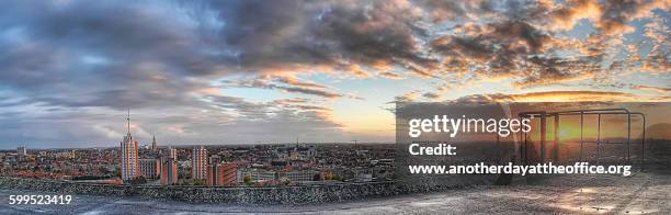 skyline of leuven - lovaina fotografías e imágenes de stock