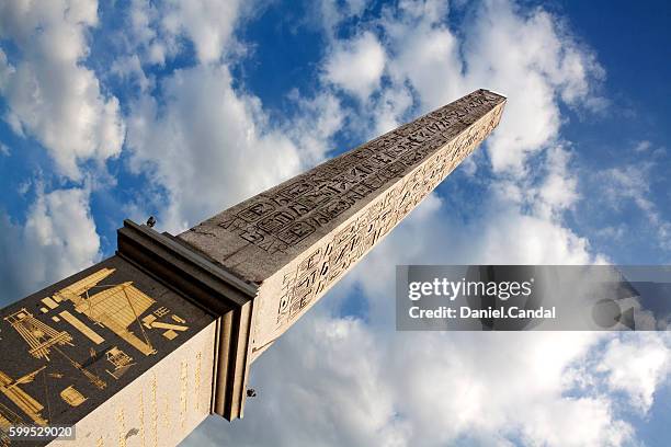 luxor obelisk, place de la concorde, paris (france) - bairro dos inválidos - fotografias e filmes do acervo